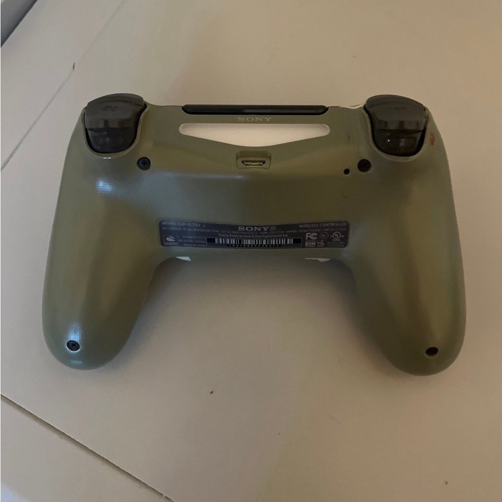 PLAYSTATION 4 (BLACK) COMES WITH 1 CONTROLLER!! (CAMO) BOTH CABLES - Picture 7 of 7